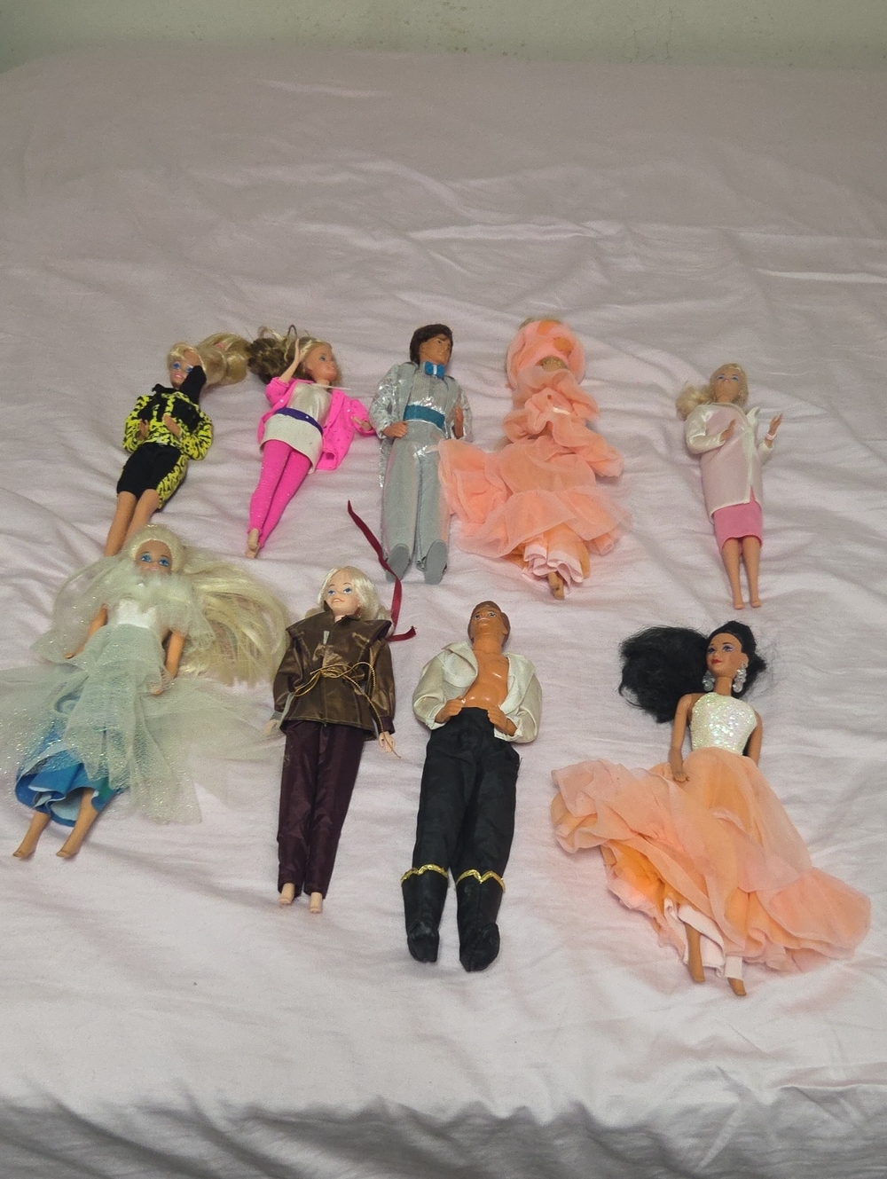 Lot of 9 vintage barbie doll  cream and peach 80's and 90's
